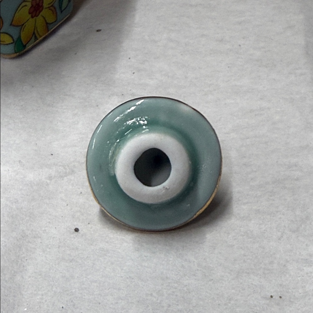 ⭐️2002 Vivian Chan miniature porcelain teapot. - Picture 7 of 16